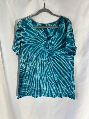 NWOT Woman’s HARD TAIL Aqua Tie Dye 90% Cotton V-Neck Tee